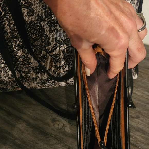 Patrisha Nash Chantilly lace - Picture 4 of 4